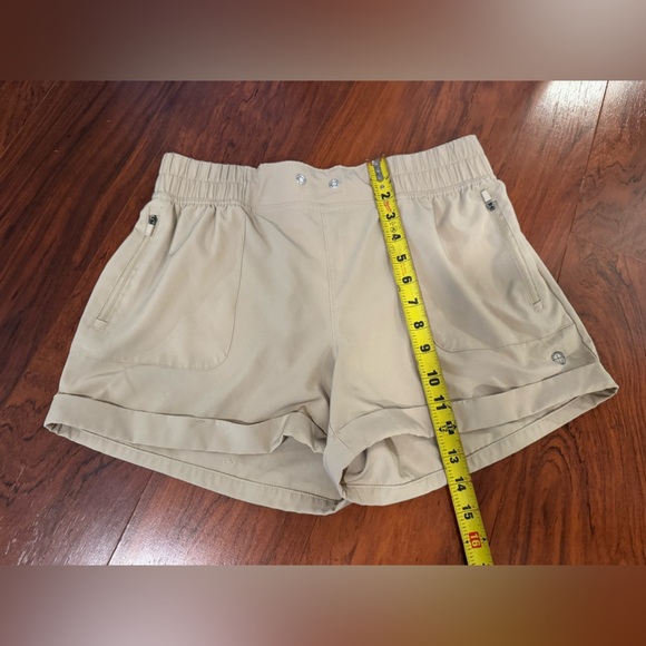 Women's Tan Shorts size medium - Picture 5 of 5